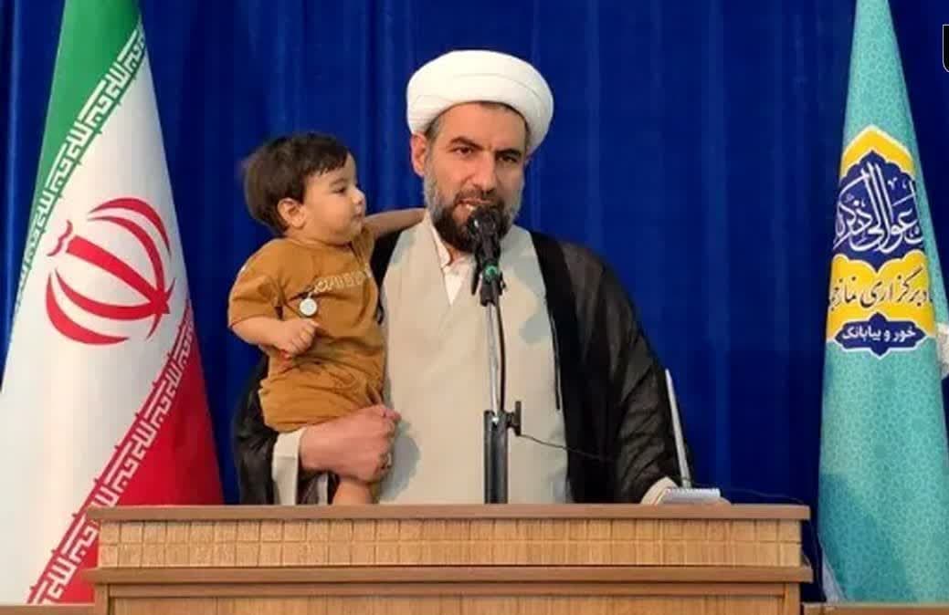 تأکید امام جمعه خور و بیابانک بر فرزندآوری با حرکت نمادین